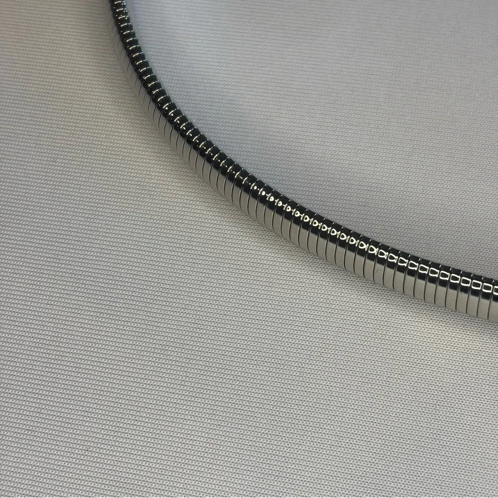 SILVER LEAF BUCKLE Elastic‎ Stretch Waist Belt; Excellent Condition